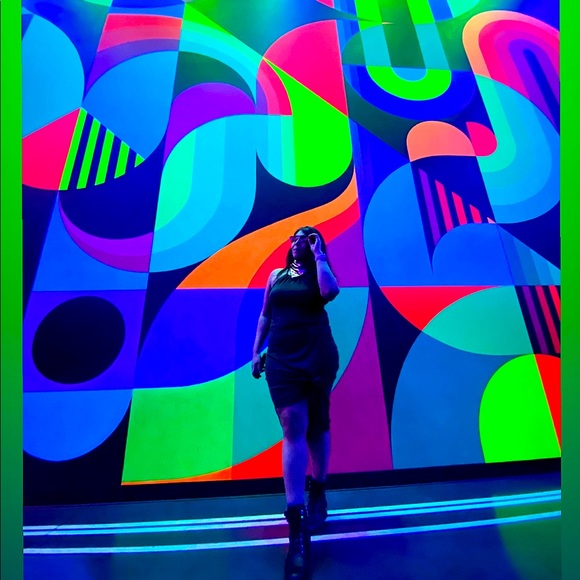 Meet your Posher, Valerie Dezarae - Picture 5 of 16